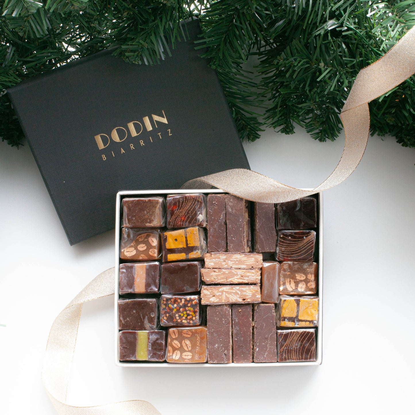 ASSORTIMENT CARAMELS ET CHOCOLAT - BOITE PRESTIGE