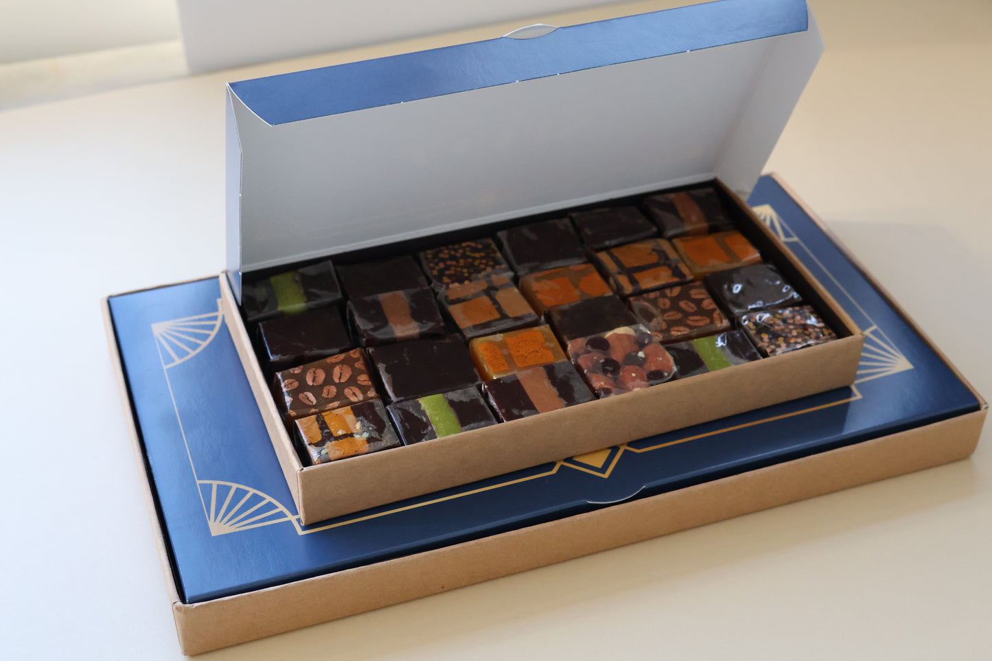 ASSORTIMENT DE CARAMELS - BOÎTE ART DÉCO