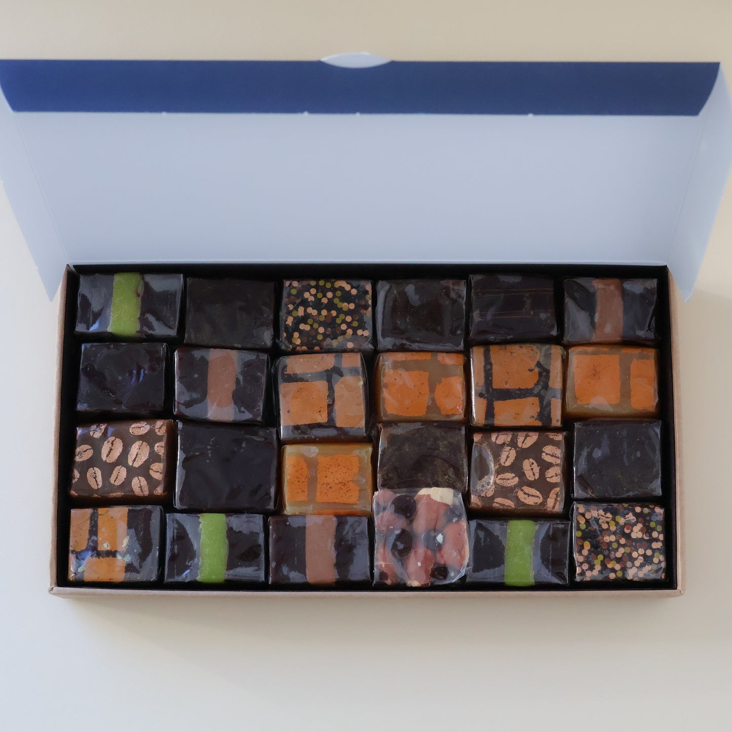 ASSORTIMENT DE CARAMELS - BOÎTE ART DÉCO